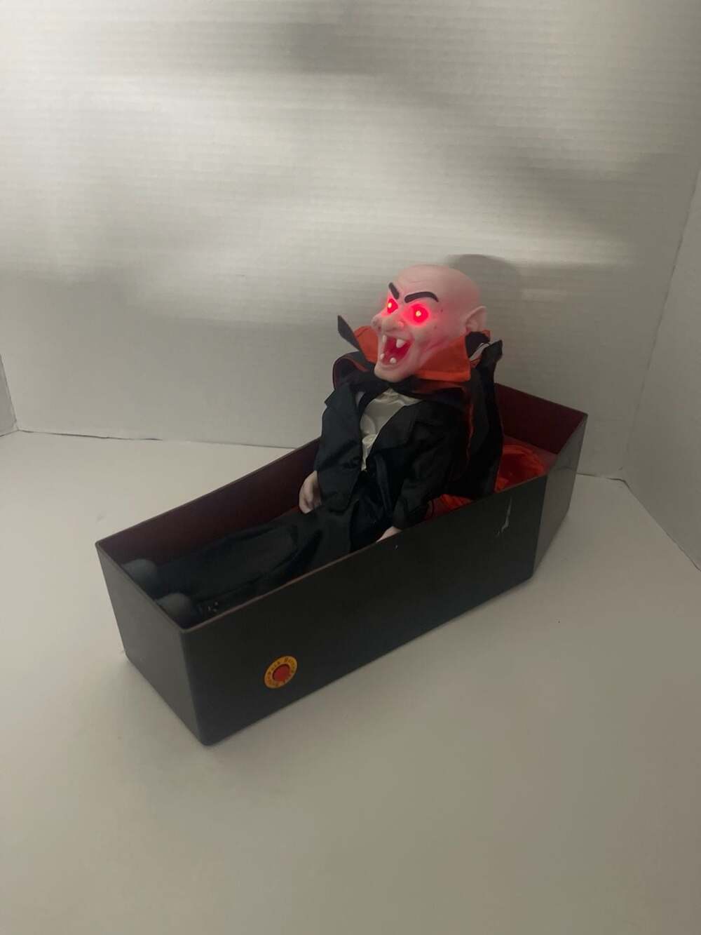 Vintage Animated Dracula In Coffin Light Up Eyes Halloween Prop